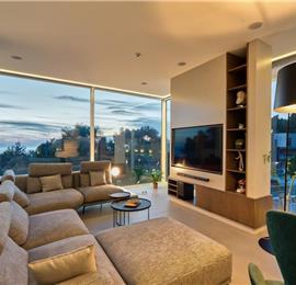 6 bedroom villa with pool and roof terrace, Sveti Staffan, sleeps 12